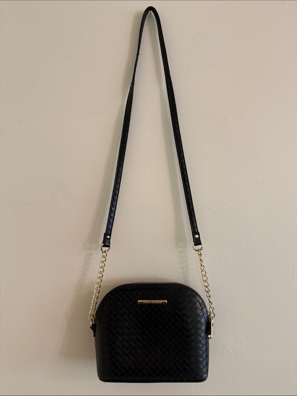 NWOT  Steve Madden Black Woven Crossbody with Gold Chain